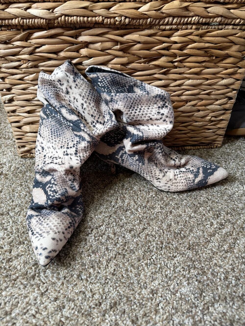 Fabric ankle booties, slouch kitten heel 8 NWOT 662